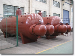 本发明公开了一种硝化棉煮洗过程蒸汽热能梯度利用与余热回收系统