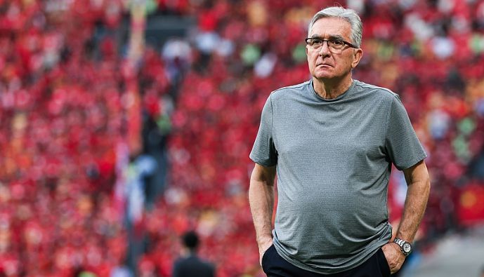 71岁前国足主帅伊万正式宣布退休，跨欧亚中东的