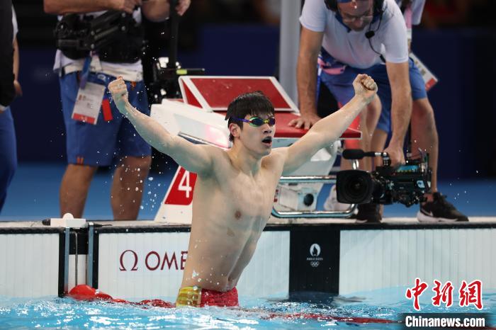 19岁潘展乐巴黎奥运夺金破纪录 教练称其仍有上