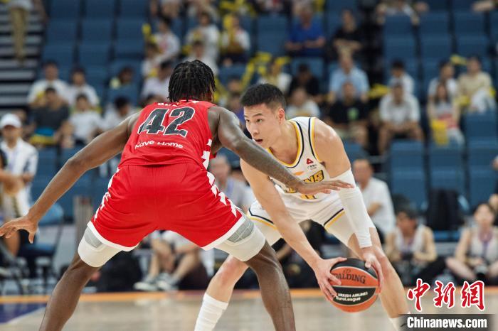 林秉圣首秀惊艳 亮相CBA赛场引关注