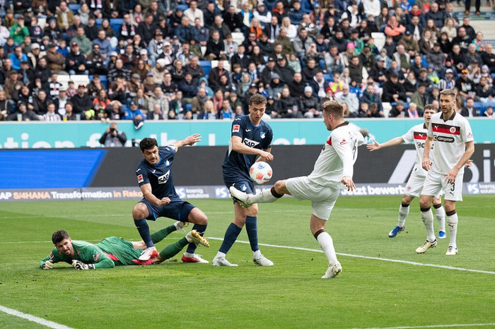 巴萨瞄准霍芬海姆阿斯拉尼 多队竞争引转会费飙