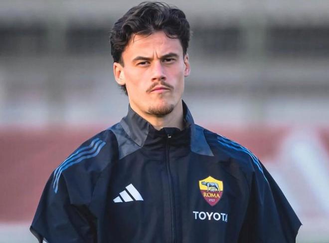 国米夏窗瞄准罗马门将斯维拉尔引热议