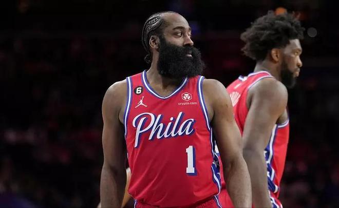 76人逆转黄蜂三巨头爆发，季后赛对阵骑士成焦点