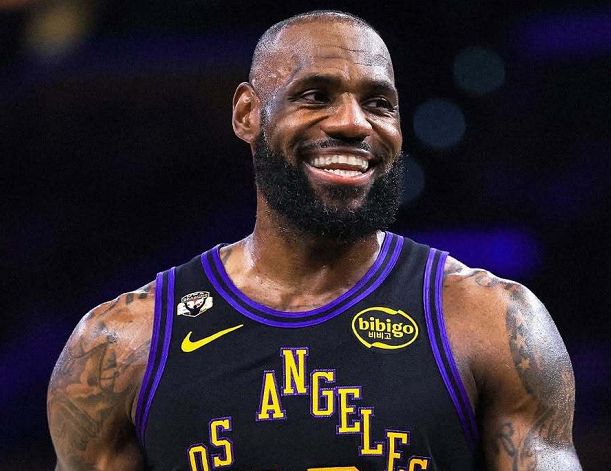 41岁老詹登顶快攻得分王，湖人季后赛前景引热议