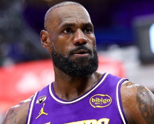 41岁老詹登顶快攻得分王，湖人季后赛前景引热议